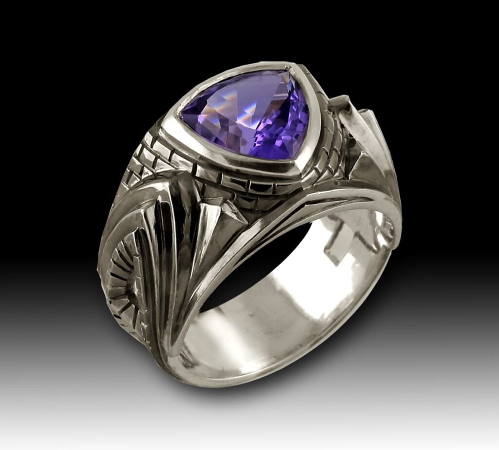 серебряное кольцо в готическом стиле