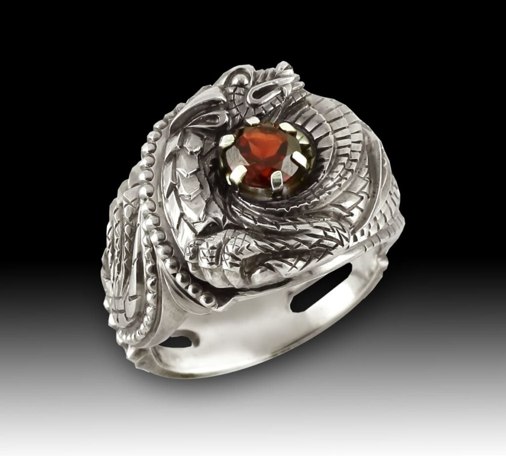 серебряное кольцо с драконом