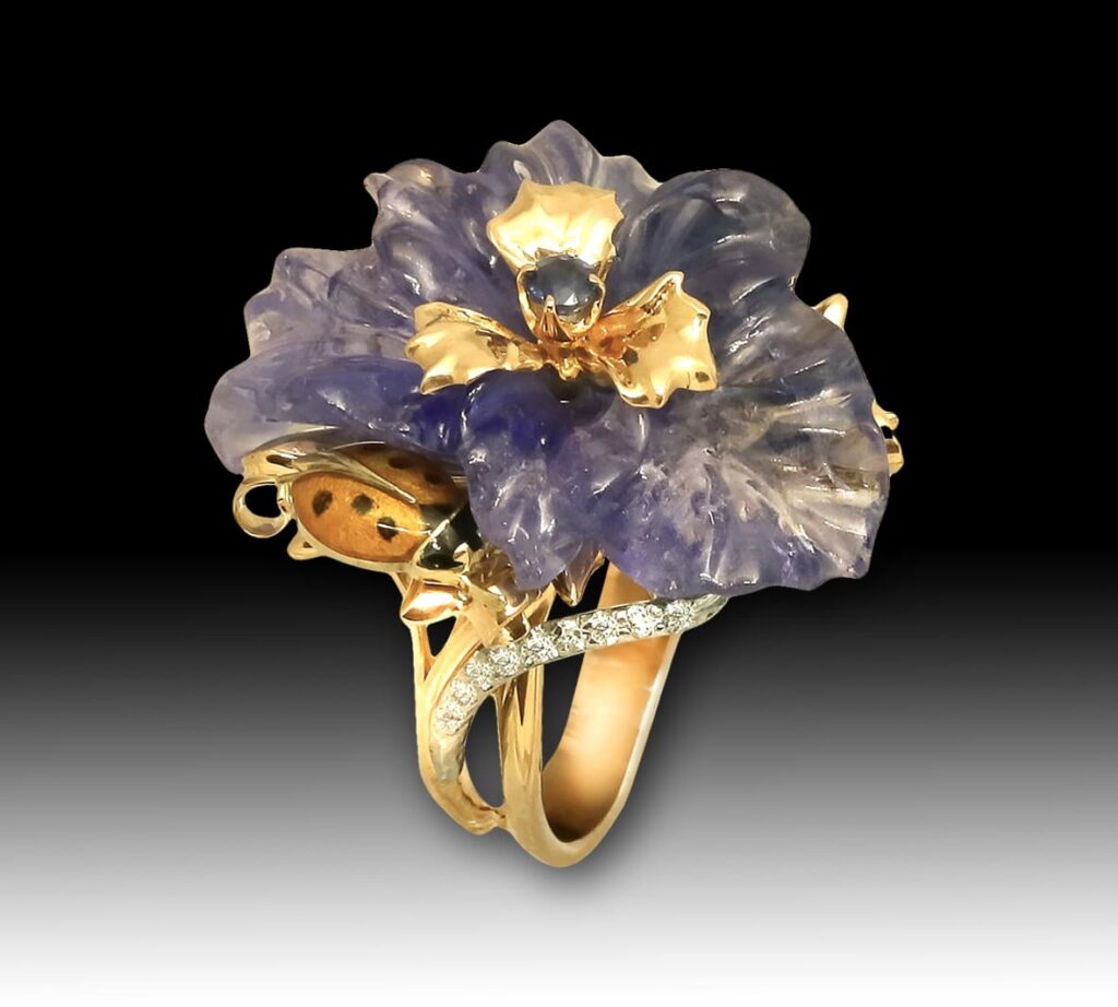 кольцо с цветком из танзанита