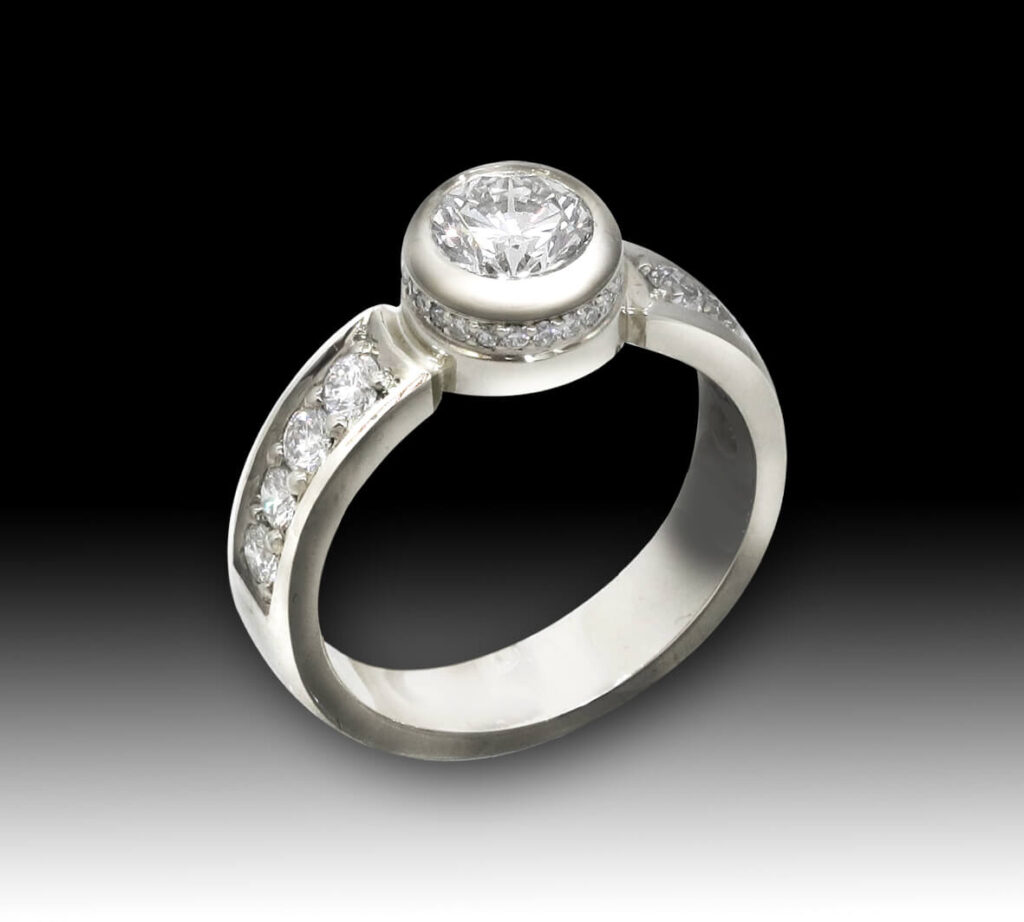 кольцо из белого золота с бриллиантом каратником