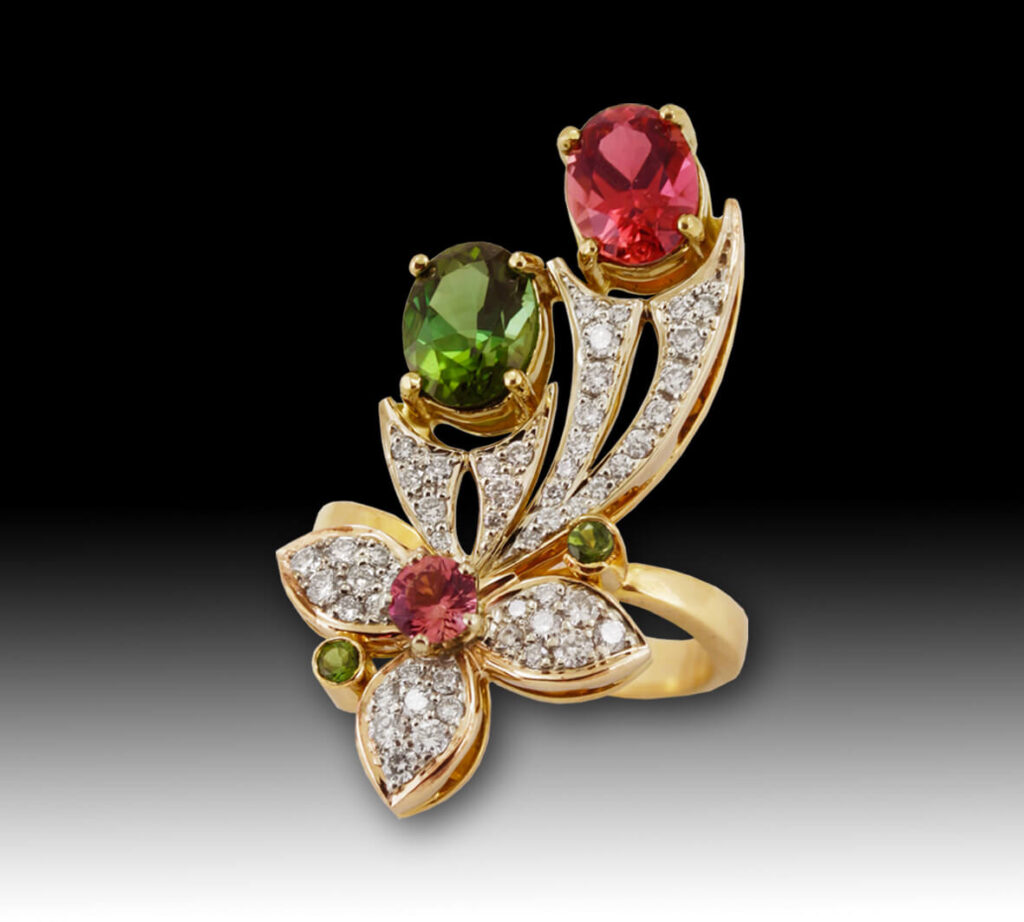 золотое кольцо с турмалинами и бриллиантами