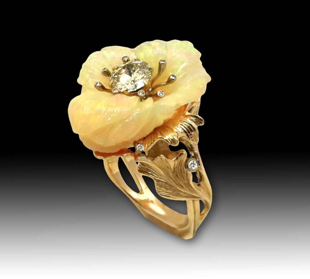 кольцо с эфиопским опалом хризантема
